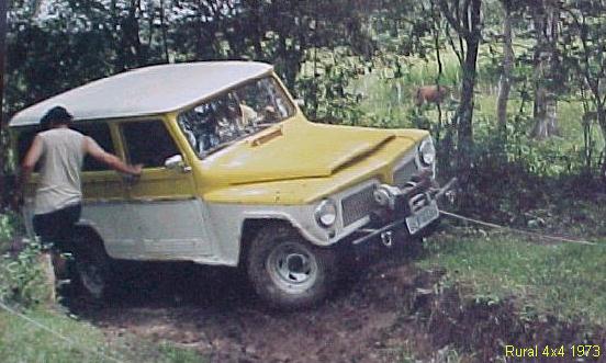 Rural 4x4 1973 com guincho